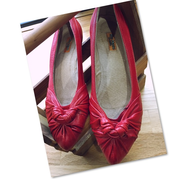 Anthro Miz Mooz Red Leather Knotted Pointy Flats - Picture 2 of 7